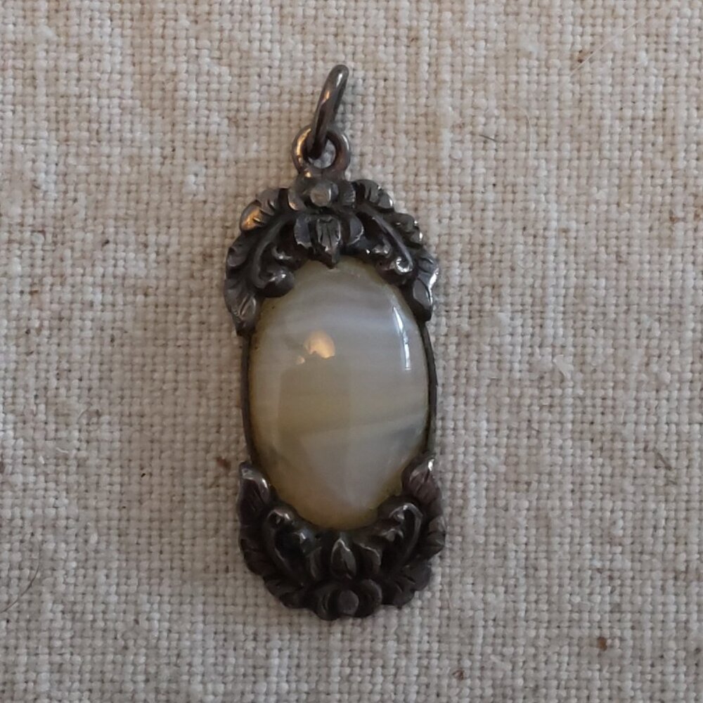 Vintage Silver & Agate pendant